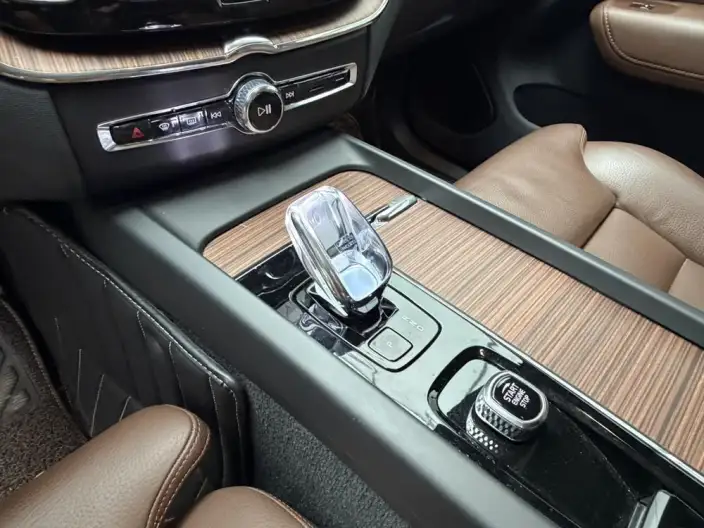 Volvo XC60 2024 Model B5 4WD Smart Range Deluxe Edition – фото 8