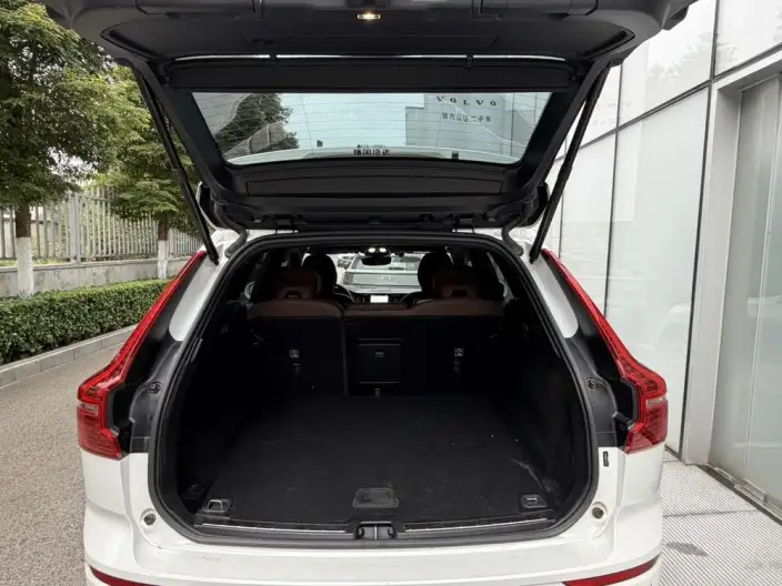 Volvo XC60 2024 Model B5 4WD Smart Range Deluxe Edition – фото 11