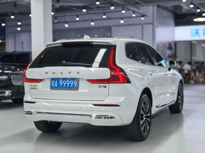Volvo XC60 2022 Model B5 4WD Smart Range Deluxe Edition – фото 4