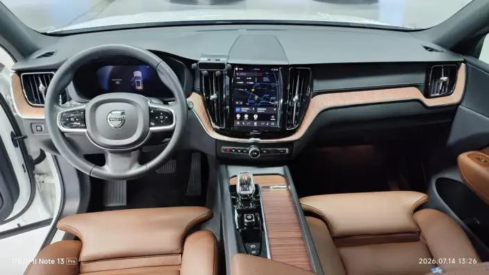 Volvo XC60 2022 Model B5 4WD Smart Range Deluxe Edition – фото 5
