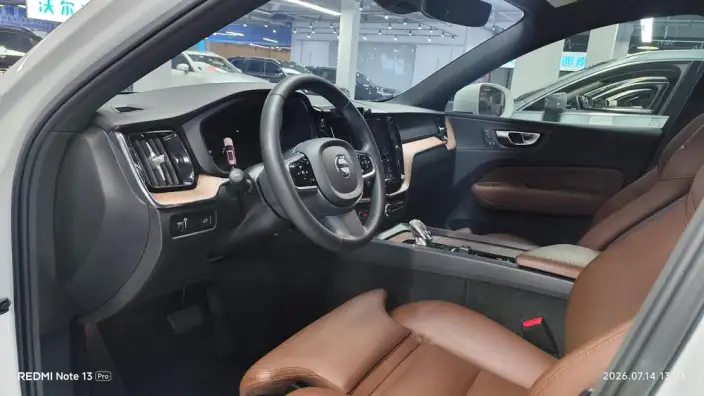 Volvo XC60 2022 Model B5 4WD Smart Range Deluxe Edition – фото 7