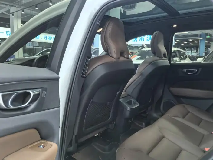 Volvo XC60 2022 Model B5 4WD Smart Range Deluxe Edition – фото 9