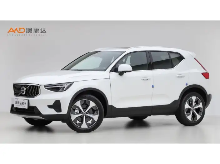 Volvo XC40 2023 Model B4 4WD Smart Range Deluxe Edition – фото 1