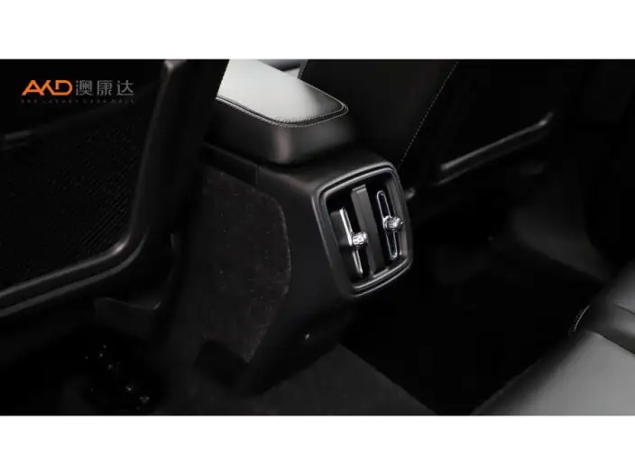 Volvo XC40 2023 Model B4 4WD Smart Range Deluxe Edition – фото 5