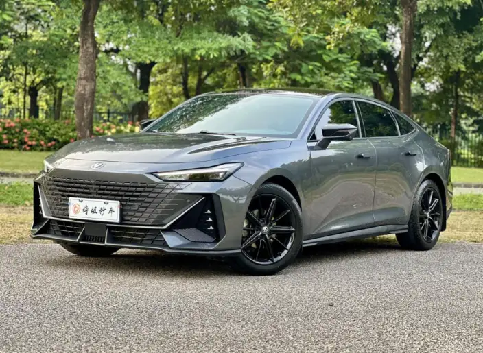 Changan UNI-V 2022 Model 1.5T Noble Model – фото 1
