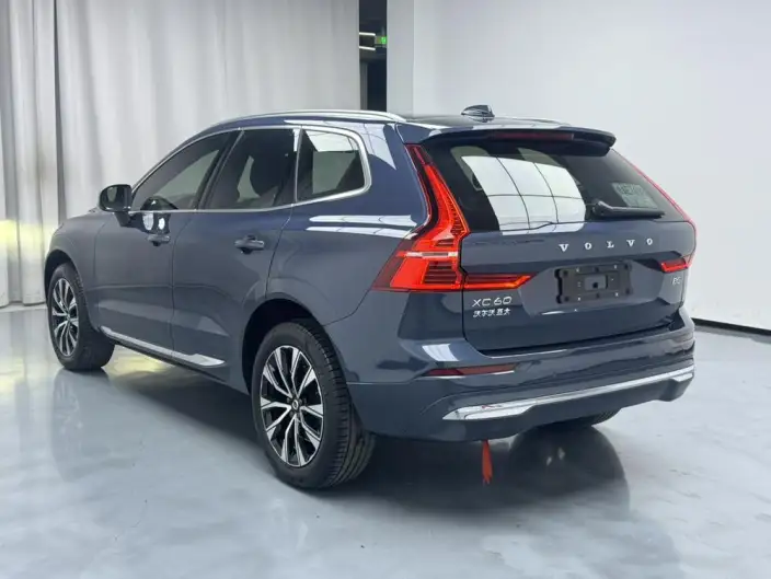 Volvo XC60 2025 Model B5 4WD Smart Range Deluxe Edition – фото 3
