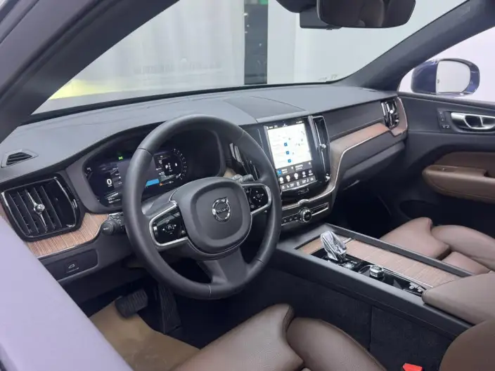 Volvo XC60 2025 Model B5 4WD Smart Range Deluxe Edition – фото 8