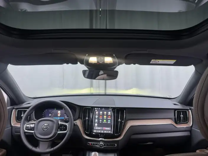 Volvo XC60 2025 Model B5 4WD Smart Range Deluxe Edition – фото 9