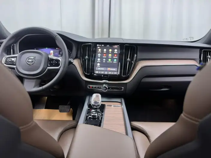 Volvo XC60 2025 Model B5 4WD Smart Range Deluxe Edition – фото 10