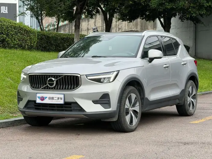 Volvo XC40 2024 Model B3 Smart Range Deluxe Edition – фото 1