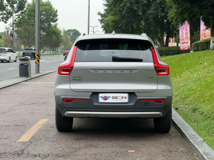 Volvo XC40 2024 Model B3 Smart Range Deluxe Edition – фото 5