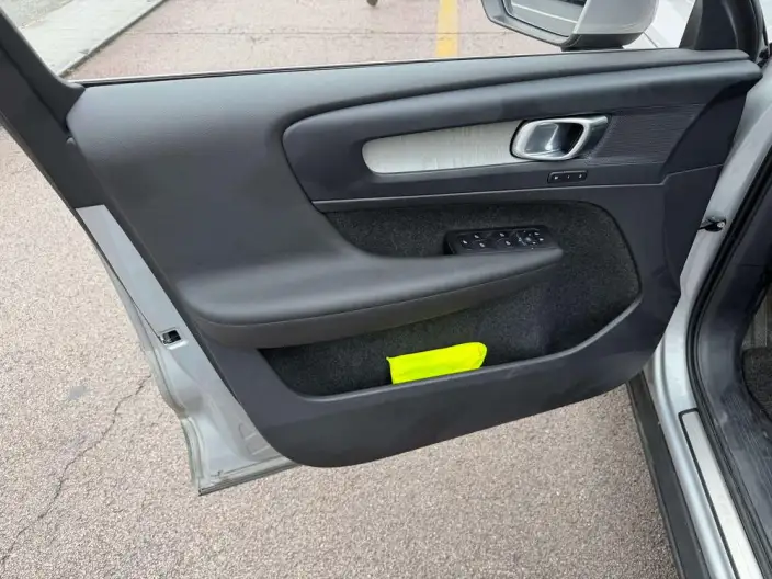 Volvo XC40 2024 Model B3 Smart Range Deluxe Edition – фото 6