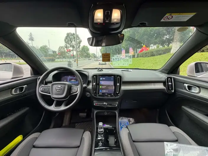 Volvo XC40 2024 Model B3 Smart Range Deluxe Edition – фото 8