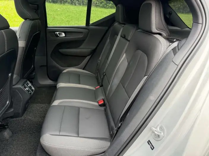 Volvo XC40 2024 Model B3 Smart Range Deluxe Edition – фото 14