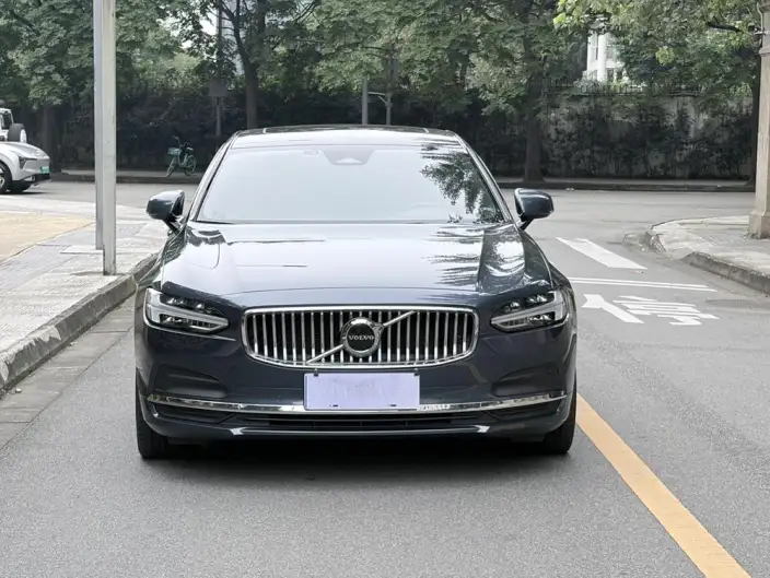 Volvo S90 2023 Model B5 Smart Range Deluxe Edition – фото 2