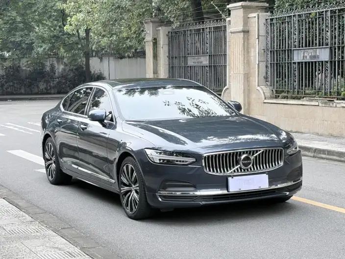 Volvo S90 2023 Model B5 Smart Range Deluxe Edition – фото 3