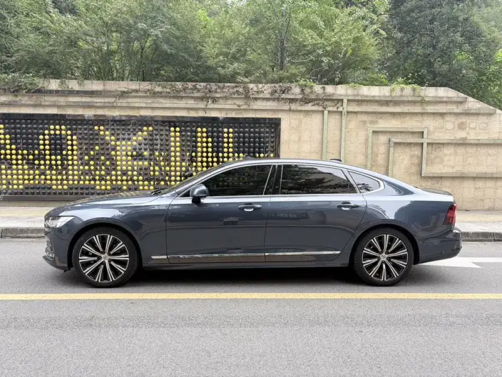 Volvo S90 2023 Model B5 Smart Range Deluxe Edition – фото 4