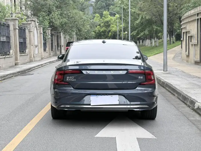 Volvo S90 2023 Model B5 Smart Range Deluxe Edition – фото 6