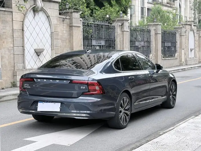 Volvo S90 2023 Model B5 Smart Range Deluxe Edition – фото 7