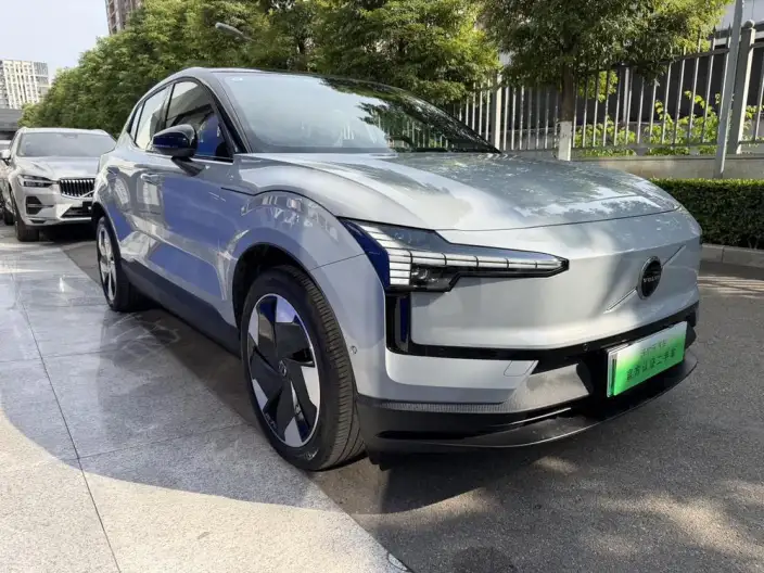 Volvo EX30 2025 Model Rear Drive Long Battery Life Pro Edition Ultra – фото 3