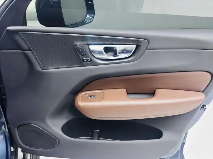 Volvo XC60 2023 Model B5 4WD Smart Range Deluxe Edition – фото 12