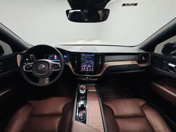 Volvo XC60 2023 Model B5 4WD Smart Range Deluxe Edition – фото 13