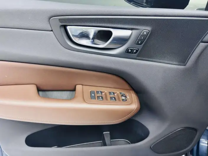 Volvo XC60 2023 Model B5 4WD Smart Range Deluxe Edition – фото 20