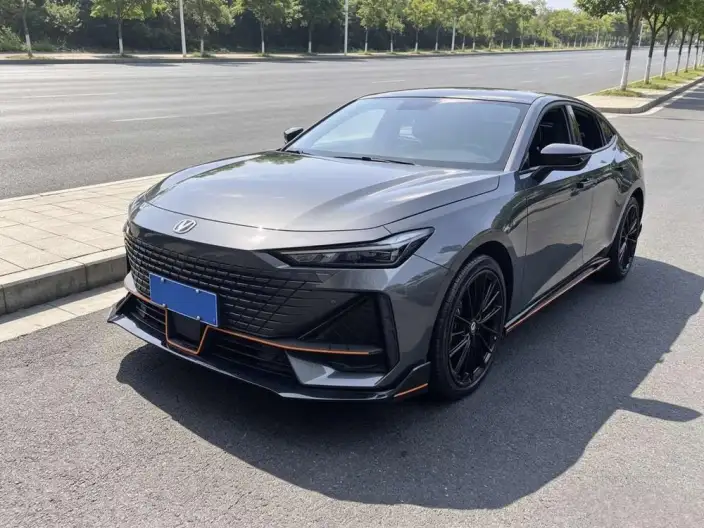 Changan UNI-V 2022 Model 1.5T Sports Edition – фото 1
