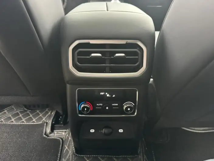 Tank 400 Hi4-T 2026 Model 2.0T Smart Edition – фото 11