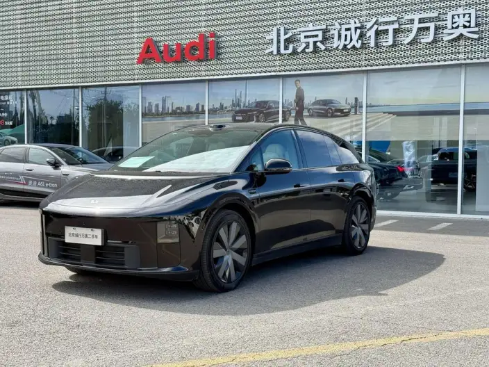 Li Auto i6 2025 Model 4WD Standard Edition – фото 1