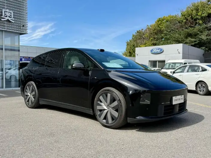 Li Auto i6 2025 Model 4WD Standard Edition – фото 2