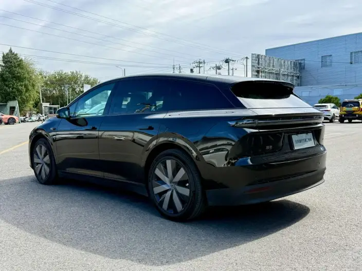 Li Auto i6 2025 Model 4WD Standard Edition – фото 4