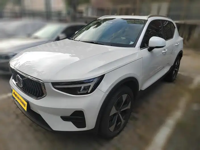 Volvo XC40 2023 Model B4 4WD Smart Range Deluxe Edition – фото 1