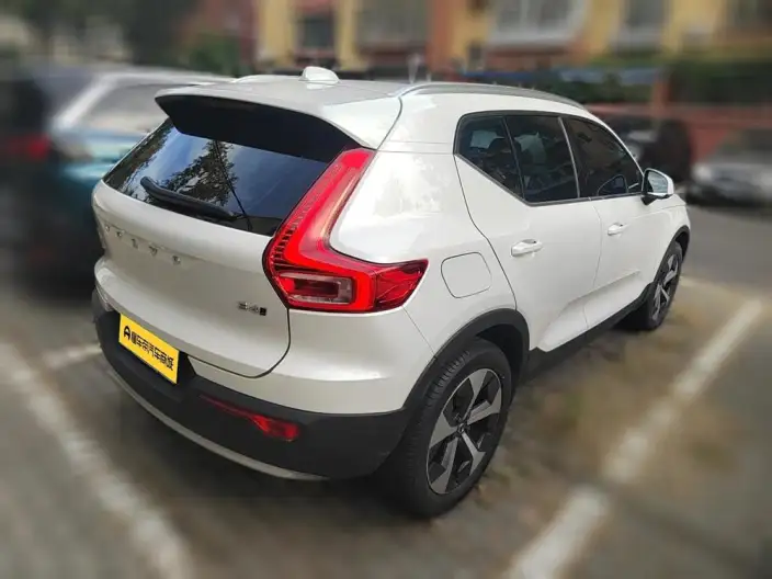 Volvo XC40 2023 Model B4 4WD Smart Range Deluxe Edition – фото 2