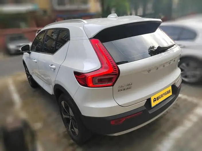 Volvo XC40 2023 Model B4 4WD Smart Range Deluxe Edition – фото 4