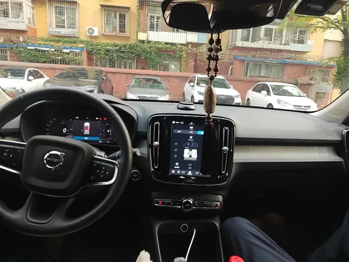 Volvo XC40 2023 Model B4 4WD Smart Range Deluxe Edition – фото 5
