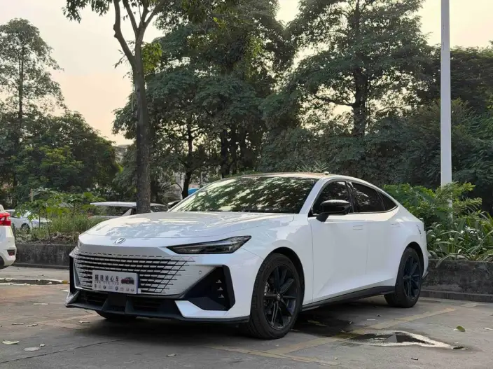 Changan UNI-V 2023 Model 1.5T Noble Model – фото 1