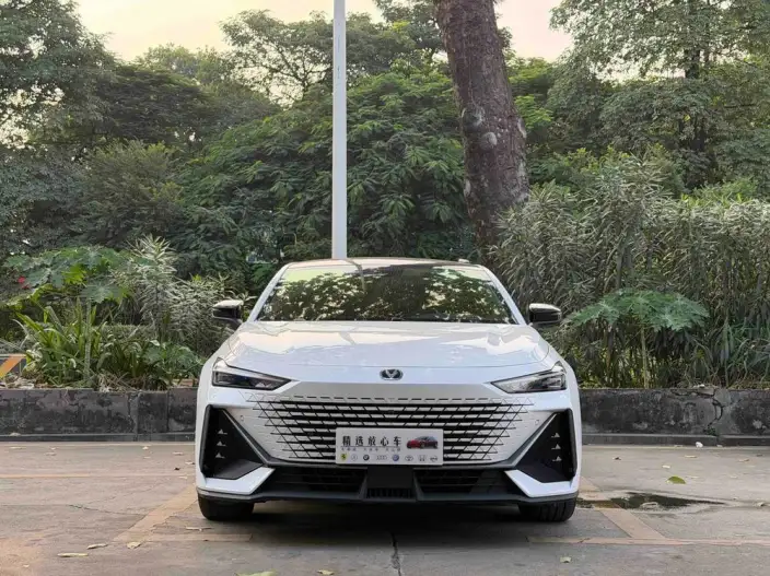 Changan UNI-V 2023 Model 1.5T Noble Model – фото 2