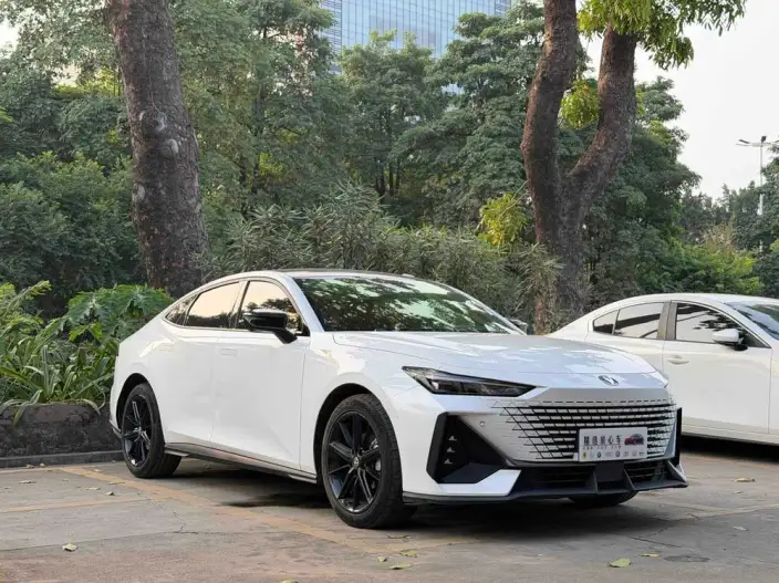 Changan UNI-V 2023 Model 1.5T Noble Model – фото 3