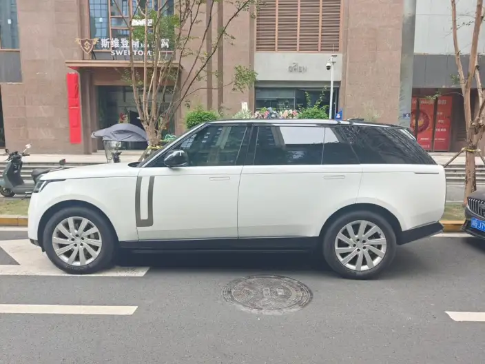 Range Rover 2025 Model 3.0 L6 400PS Shengshi Extended Edition – фото 3