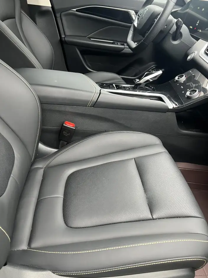 BESTUNE B70 2023 Model Third generation 1.5T Automatic Enjoy Edition Model 70th Anniversary Memorial Edition – фото 9