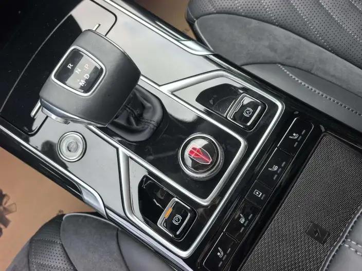 Hongqi HS5 2022 Model 2.0T Flag Lead 4WD Edition – фото 13