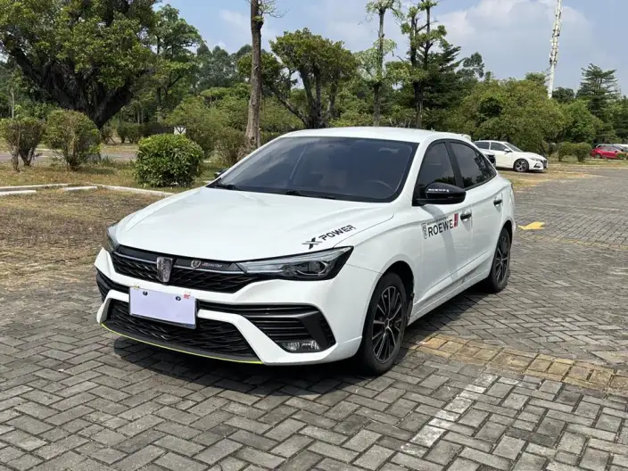 Roewe i5 2021 Model 1.5L Manual Diamond Edition – фото 1