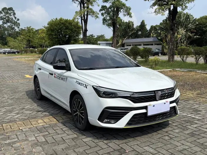 Roewe i5 2021 Model 1.5L Manual Diamond Edition – фото 3