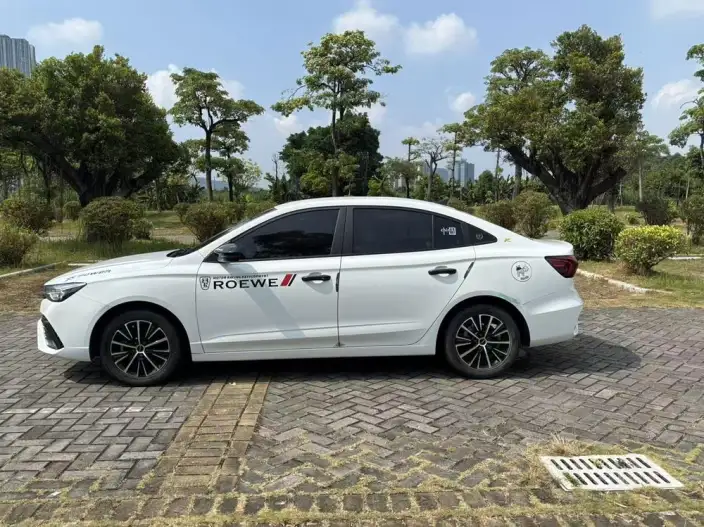 Roewe i5 2021 Model 1.5L Manual Diamond Edition – фото 4