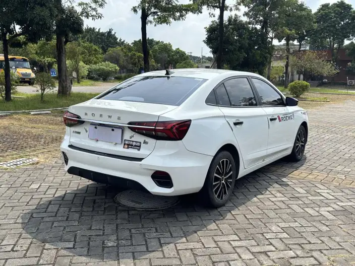 Roewe i5 2021 Model 1.5L Manual Diamond Edition – фото 7