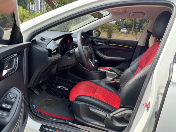 Roewe i5 2021 Model 1.5L Manual Diamond Edition – фото 12