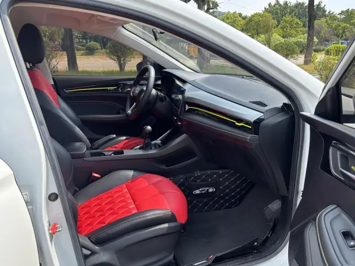Roewe i5 2021 Model 1.5L Manual Diamond Edition – фото 15