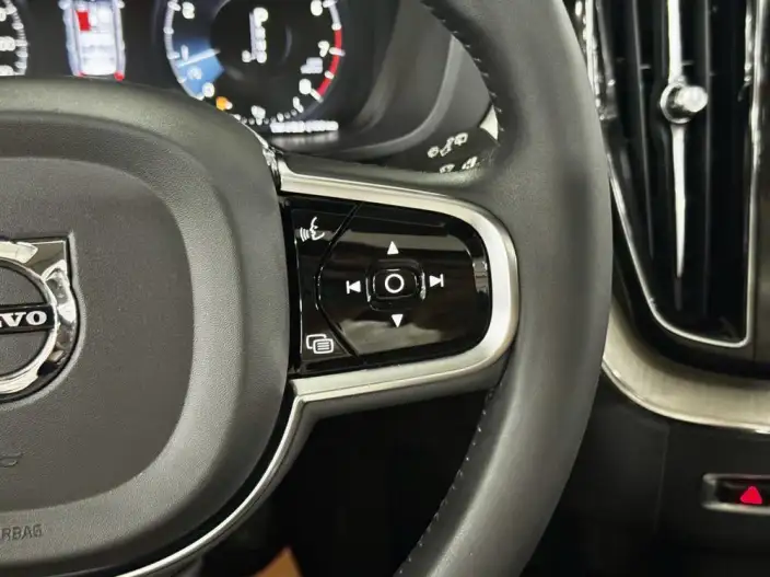 Volvo XC60 2020 Model T5 4WD Smart Range Deluxe Edition – фото 9
