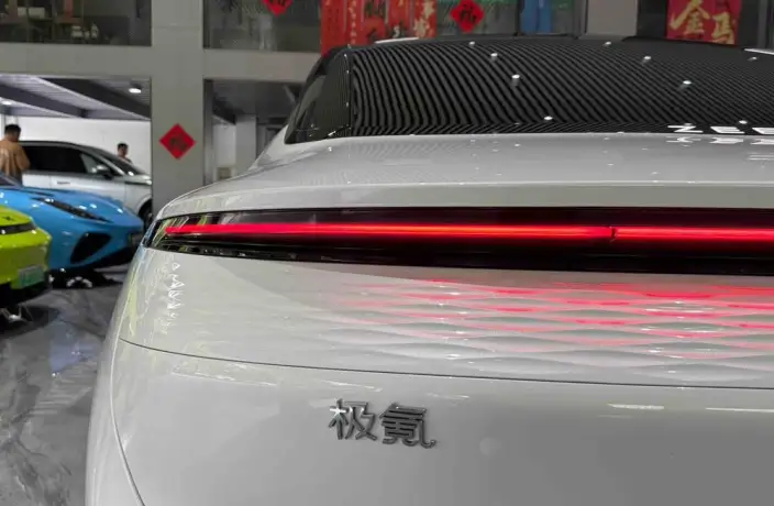 ZEEKR 007 2025 Model Long Battery Life Pro Rear Drive Smart Driving Edition 100kWh – фото 7